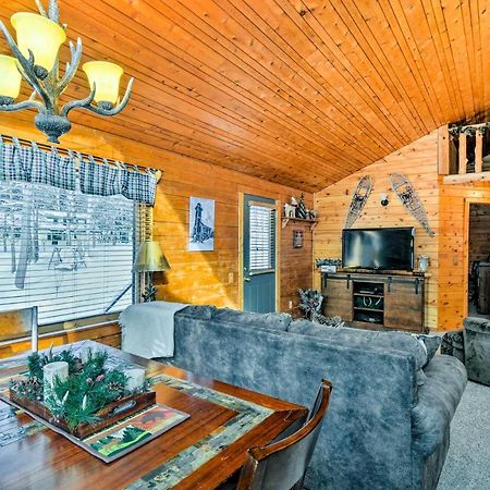 Cozy Manistique Cabin With Deck, Grill And Fire Pit! Βίλα Εξωτερικό φωτογραφία