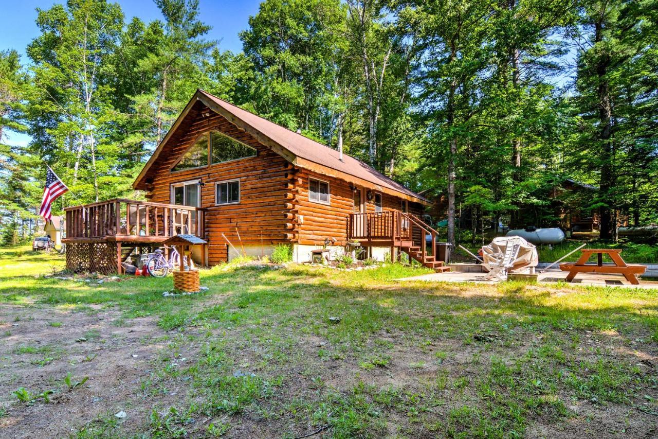 Cozy Manistique Cabin With Deck, Grill And Fire Pit! Βίλα Εξωτερικό φωτογραφία