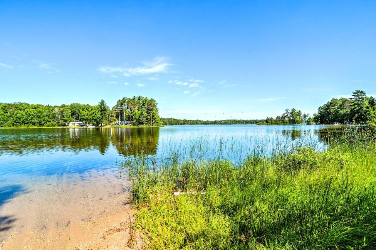 Cozy Manistique Cabin With Deck, Grill And Fire Pit! Βίλα Εξωτερικό φωτογραφία