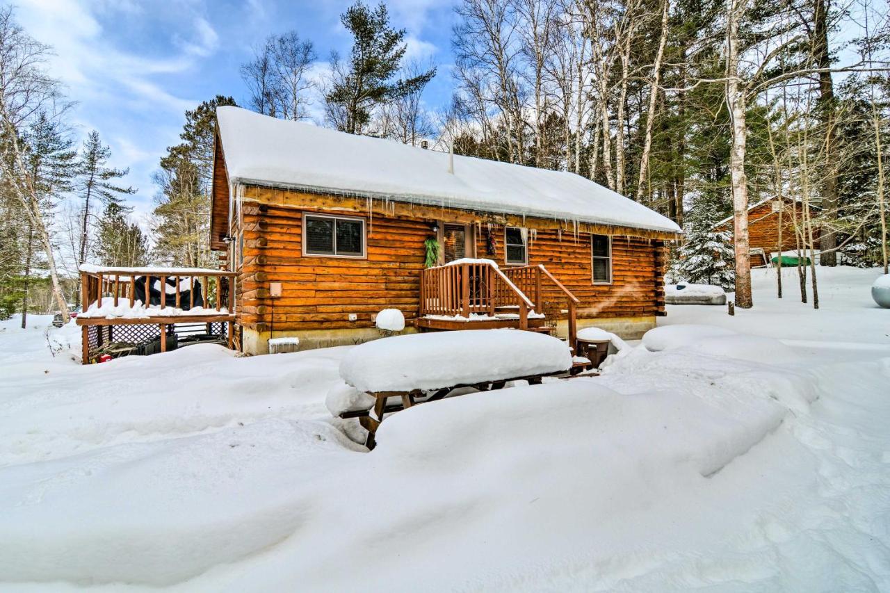 Cozy Manistique Cabin With Deck, Grill And Fire Pit! Βίλα Εξωτερικό φωτογραφία