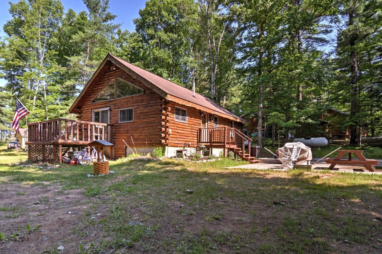 Cozy Manistique Cabin With Deck, Grill And Fire Pit! Βίλα Εξωτερικό φωτογραφία